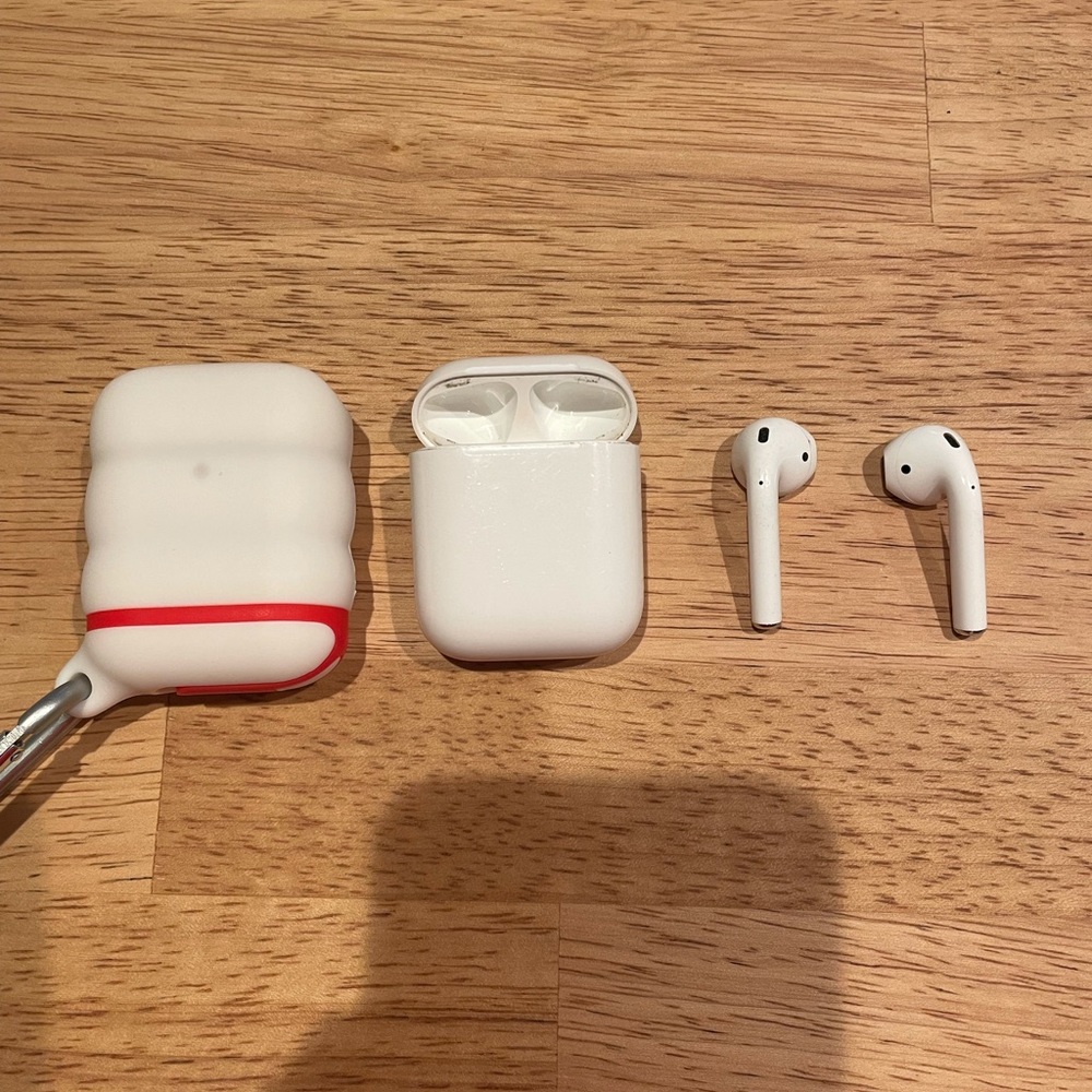 Apple AirPods with silicone case + packaging